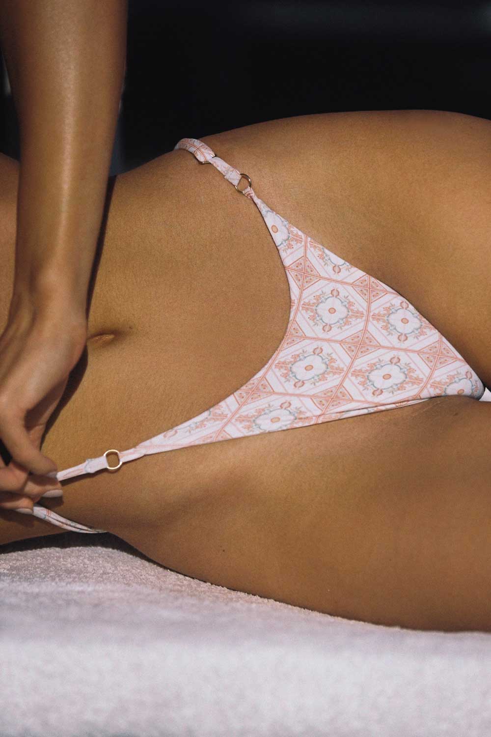 women's bikini bottoms in patterned print